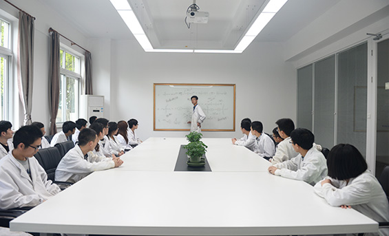 上海哲華化工團(tuán)隊開會中
